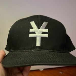 PINK+DOLPHIN STRAPBACK.